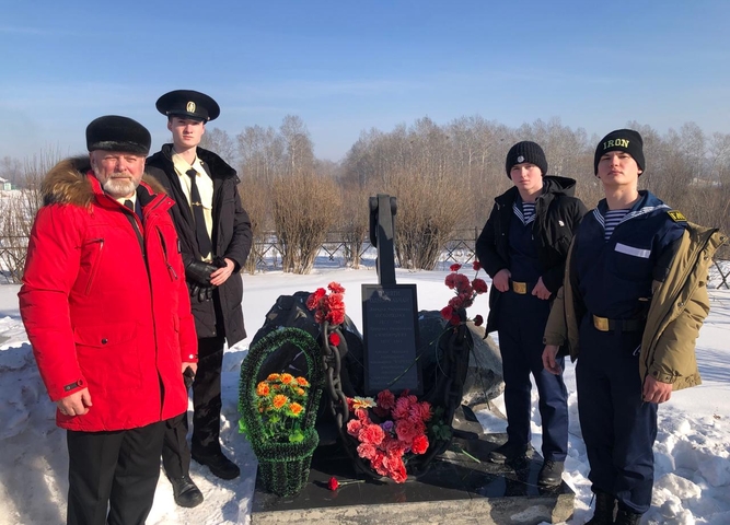 Гардемарины чтят память о героических земляках