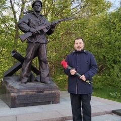 возложение цветов памятнику погибшим морякам