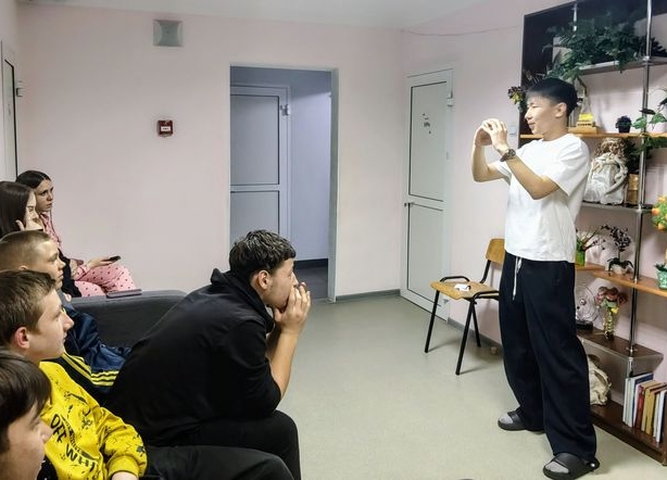 Мы играем в «Крокодила»